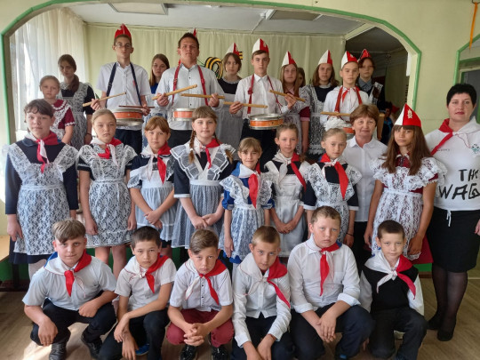 100 лет ПИОНЕРИИ 100 лет ПИОНЕРИИ.